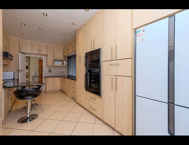 4 BEDROOM HOUSE FOR SALE IN GALLO MANOR
